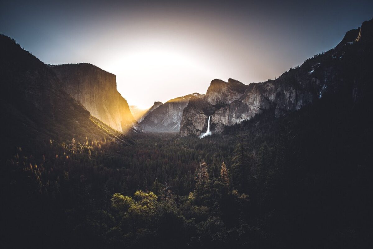 Watching sunrise at Tunnel View in Yosemite